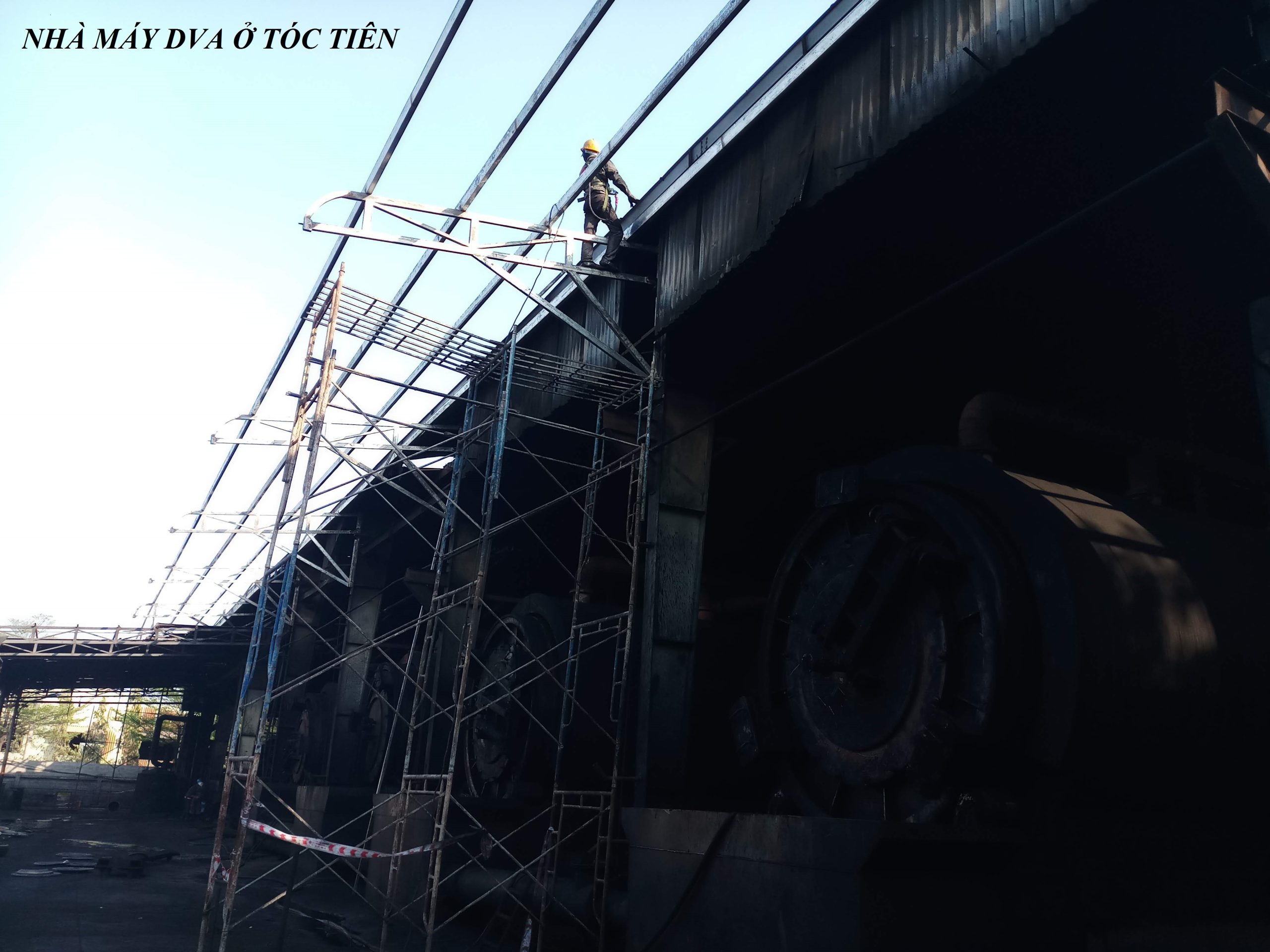 Sửa Chữa Mái Tôn, Nền Bê Tông – Công Ty DVA – Tóc Tiên 4